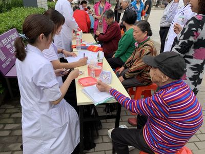 健康咨询进社区，每月服务暖人心